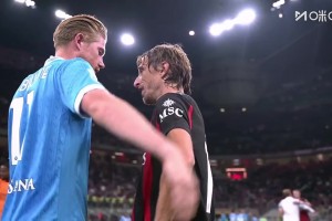 两位中场大师！赛后莫德里奇与德布劳内拥抱致意！