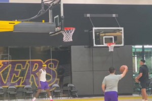 这撤步这突破，我看到了莫西干哈登的影子了