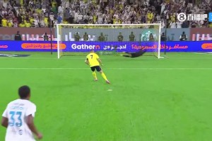 安吉洛传中造点，C罗主罚点球被扑出