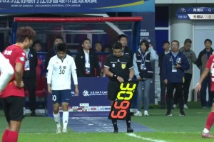 她来了❤！吧友们期待的苏超牛仔裤小姐姐终于出现在镜头里